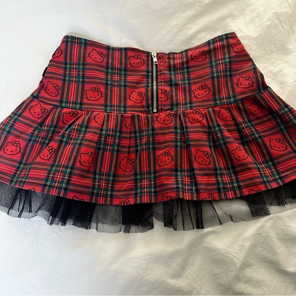 Hello Kitty Dolls Kill Plaid Skirt Red - Picture 2 of 3